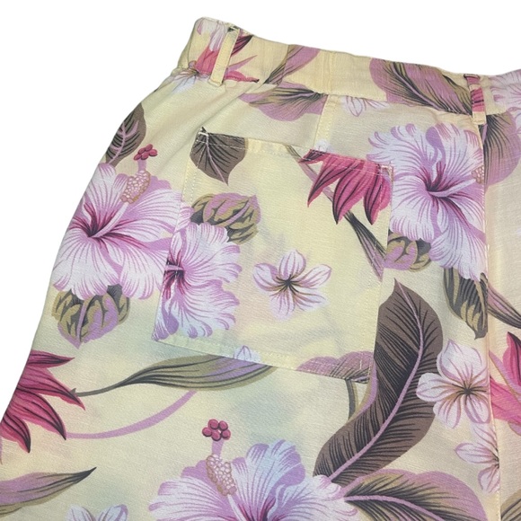 Chico’s Size 3 Tropical Capri Pants - Picture 3 of 4